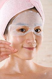 小岛秀夫庆生61岁生日 转发《黑神话》销量过千万贺图